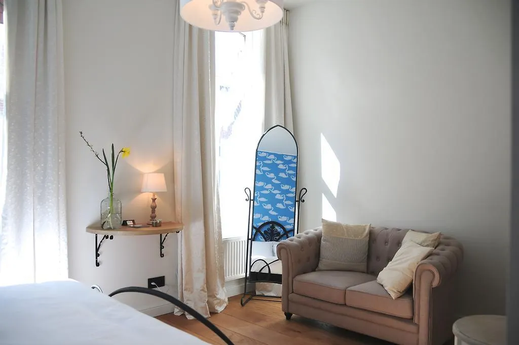 B&B Val Des Roses Μπριζ Bed and Breakfast