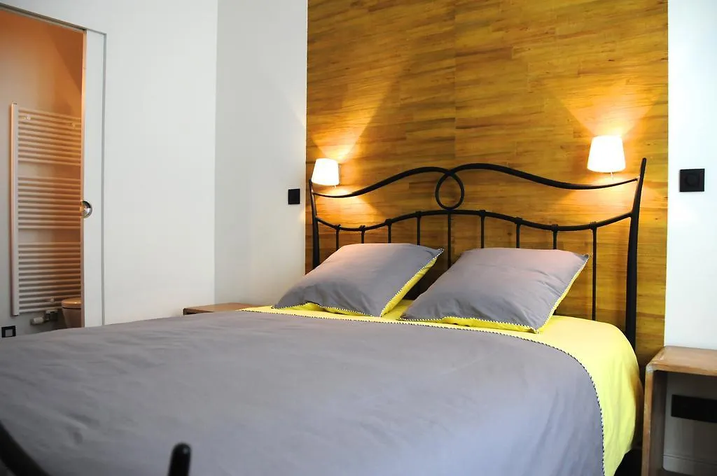 Bed and Breakfast B&B Val Des Roses Μπριζ