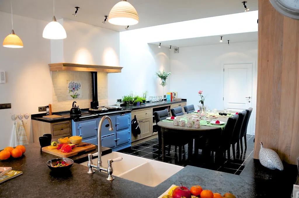 Bed and Breakfast B&B Val Des Roses Μπριζ