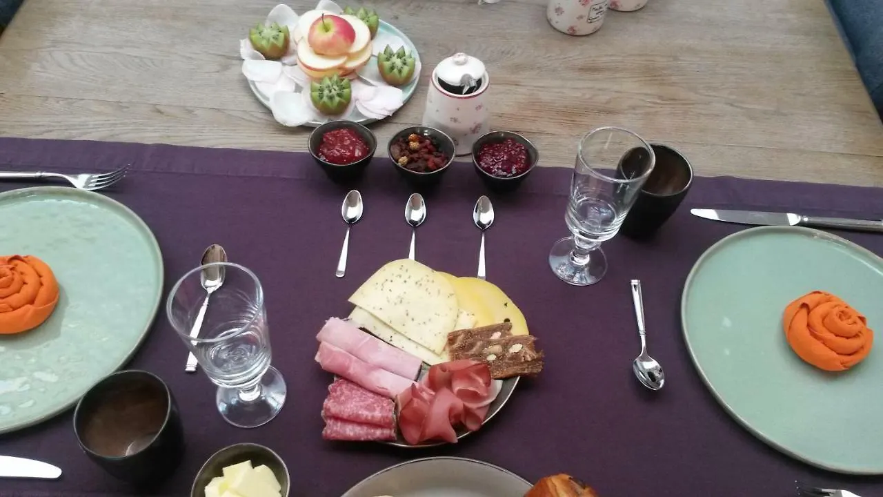 B&B Val Des Roses Μπριζ Bed and Breakfast