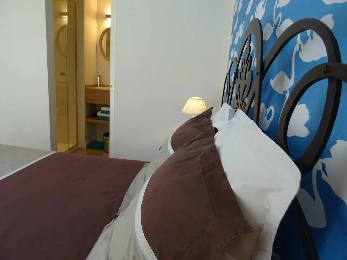Bed and Breakfast B&B Val Des Roses Μπριζ